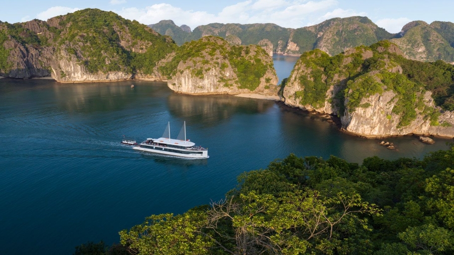 Jade Sails Group Tour (Top luxury day tour in Halong Bay)